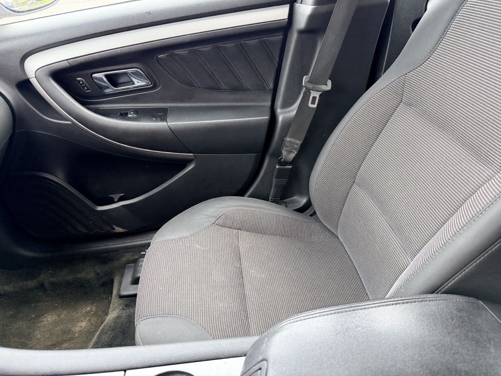 2018 Ford Taurus Image 12