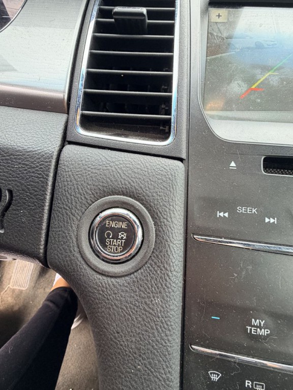 2018 Ford Taurus Image 24