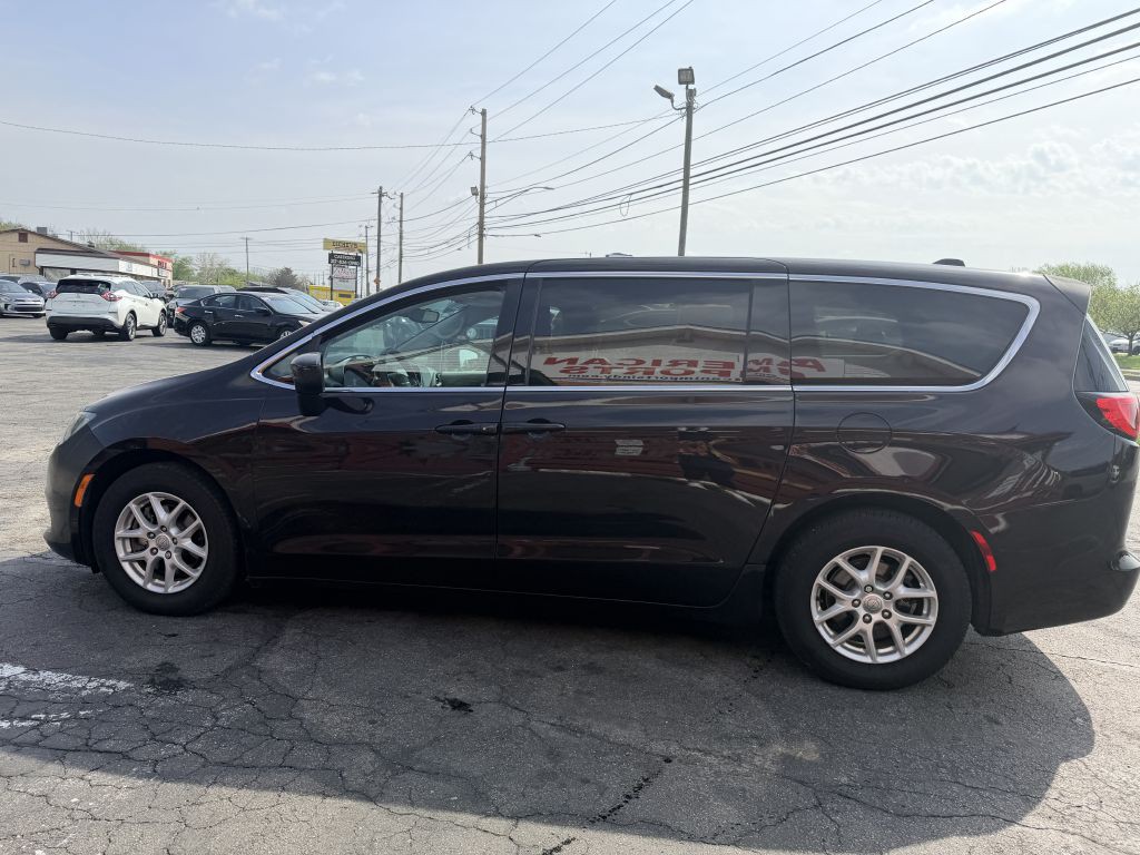 2017 Chrysler Pacifica Image 3