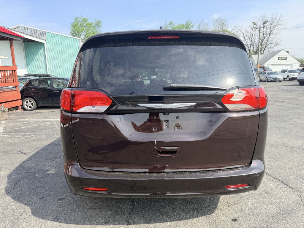 2017 Chrysler Pacifica Image 4