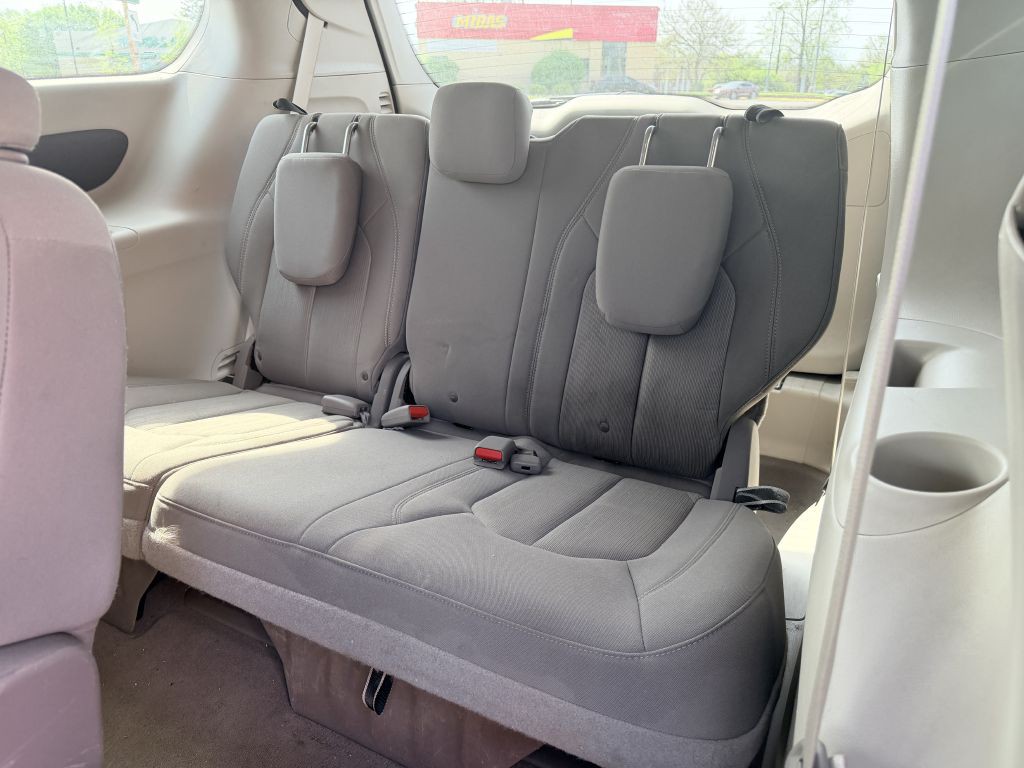 2017 Chrysler Pacifica Image 6