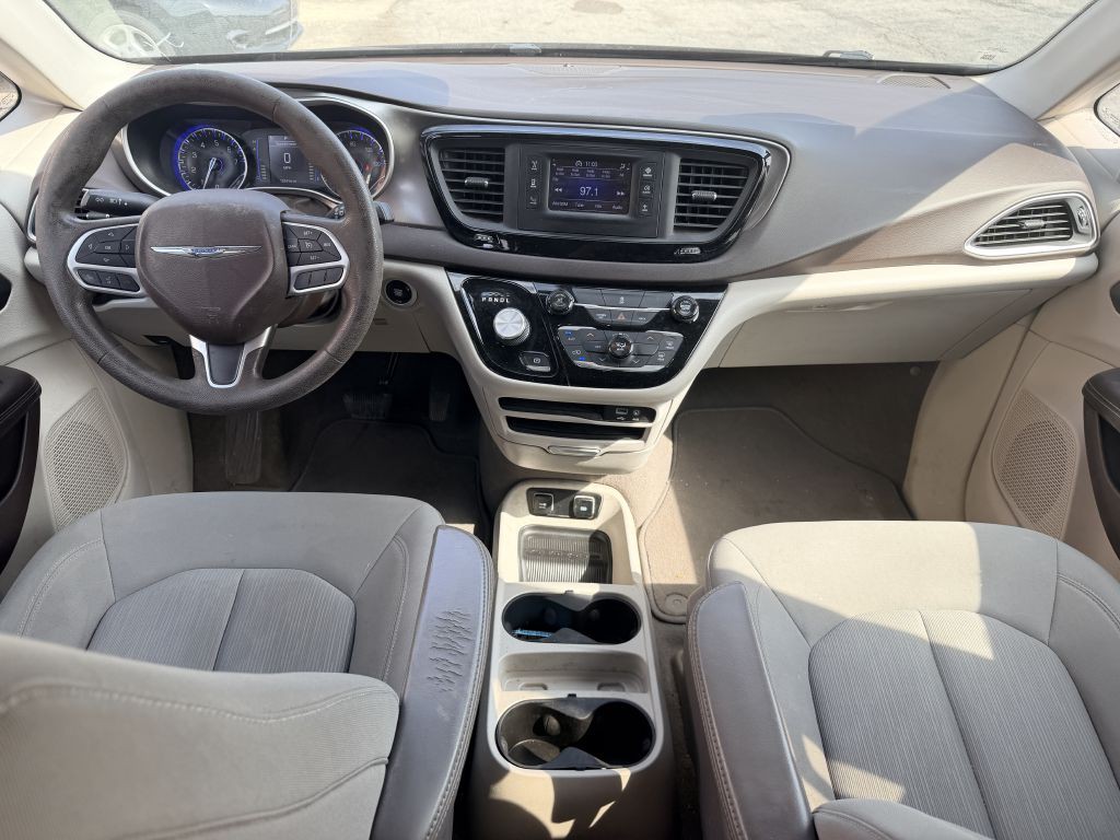 2017 Chrysler Pacifica Image 11