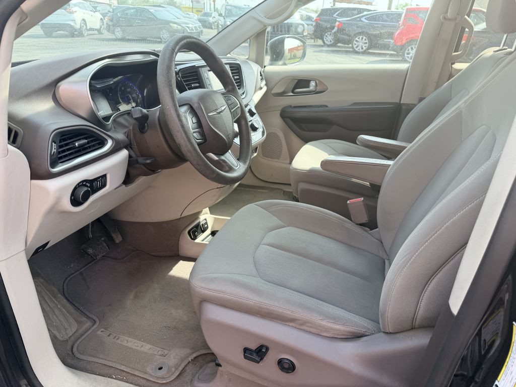 2017 Chrysler Pacifica Image 13