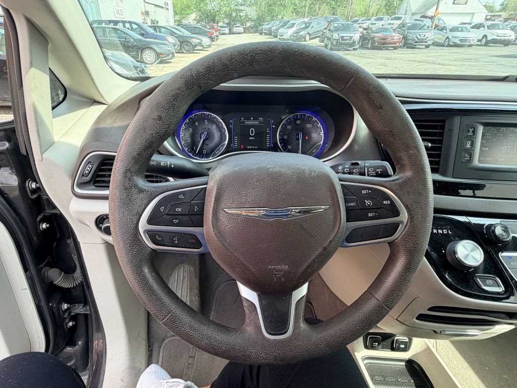 2017 Chrysler Pacifica Image 14