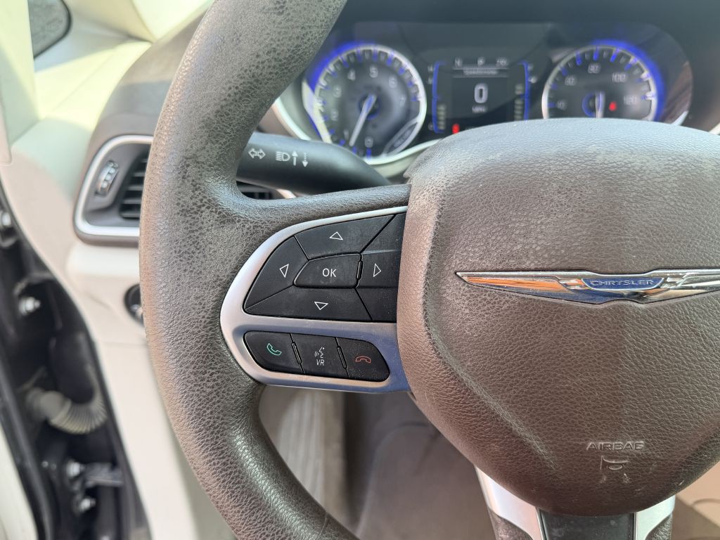 2017 Chrysler Pacifica Image 18
