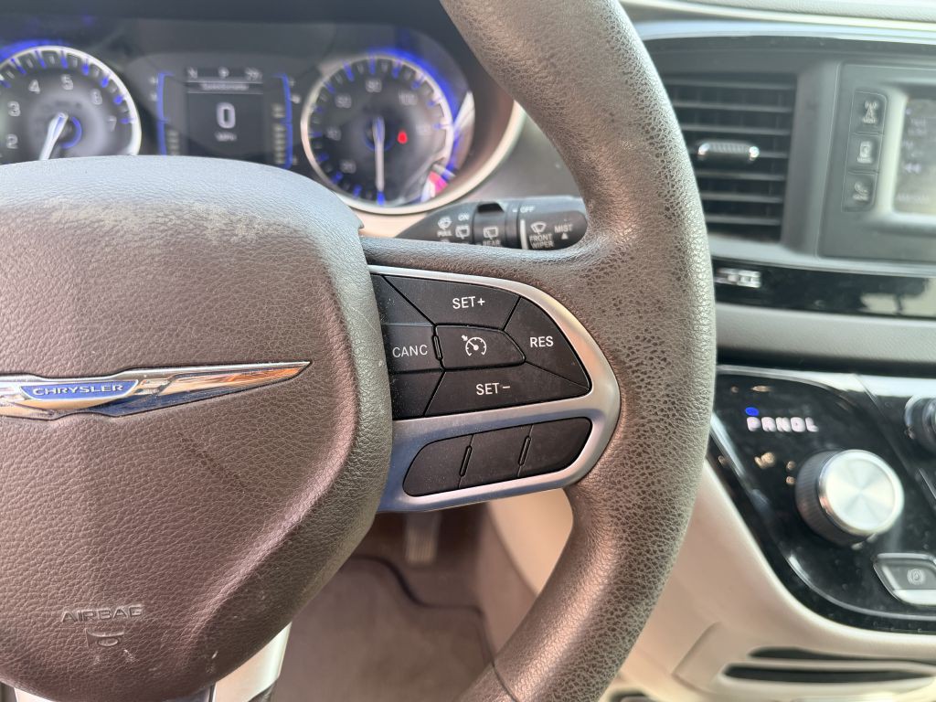 2017 Chrysler Pacifica Image 19