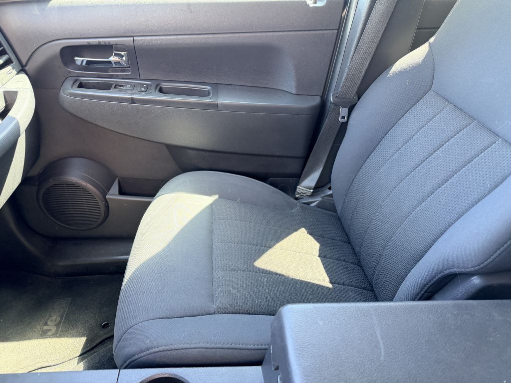 2012 Jeep Liberty Image 12