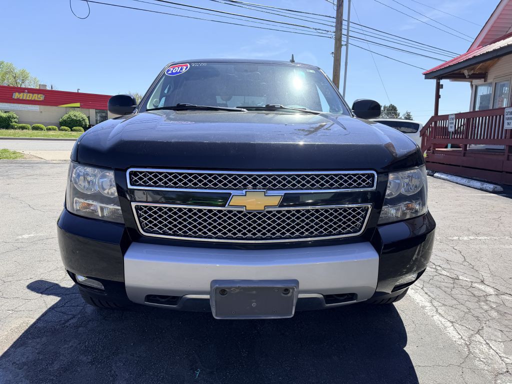 2013 Chevrolet Suburban Image 2