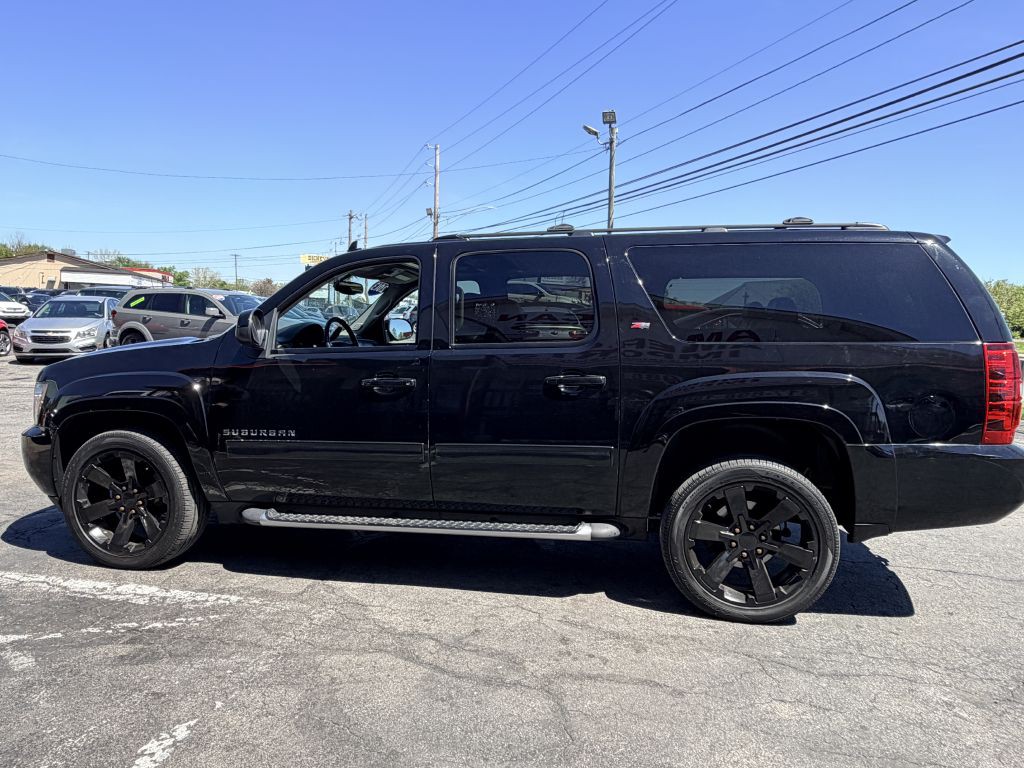 2013 Chevrolet Suburban Image 3