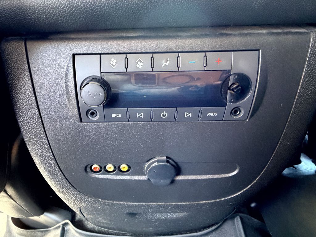 2013 Chevrolet Suburban Image 9