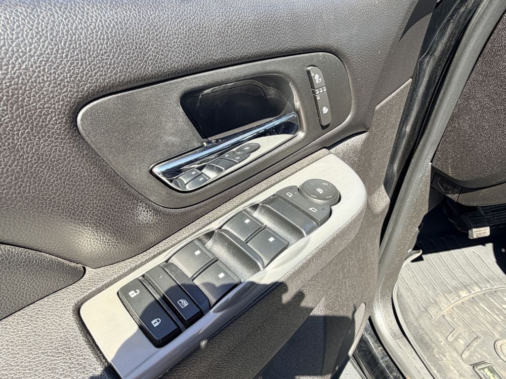 2013 Chevrolet Suburban Image 11