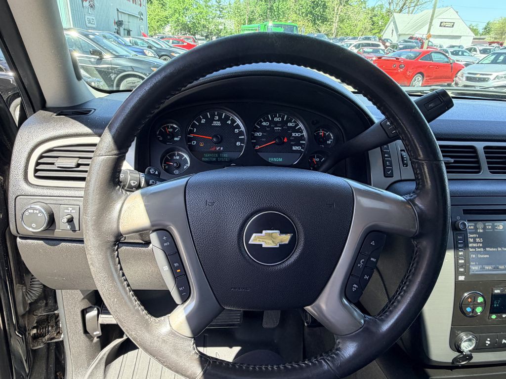 2013 Chevrolet Suburban Image 12