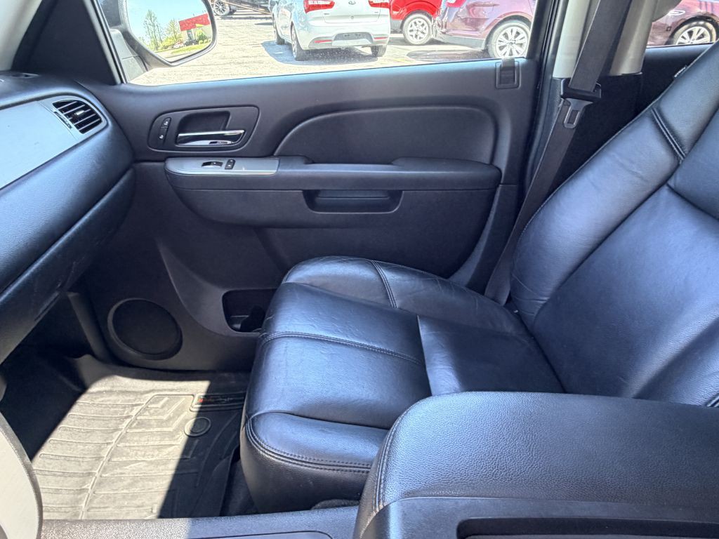 2013 Chevrolet Suburban Image 14