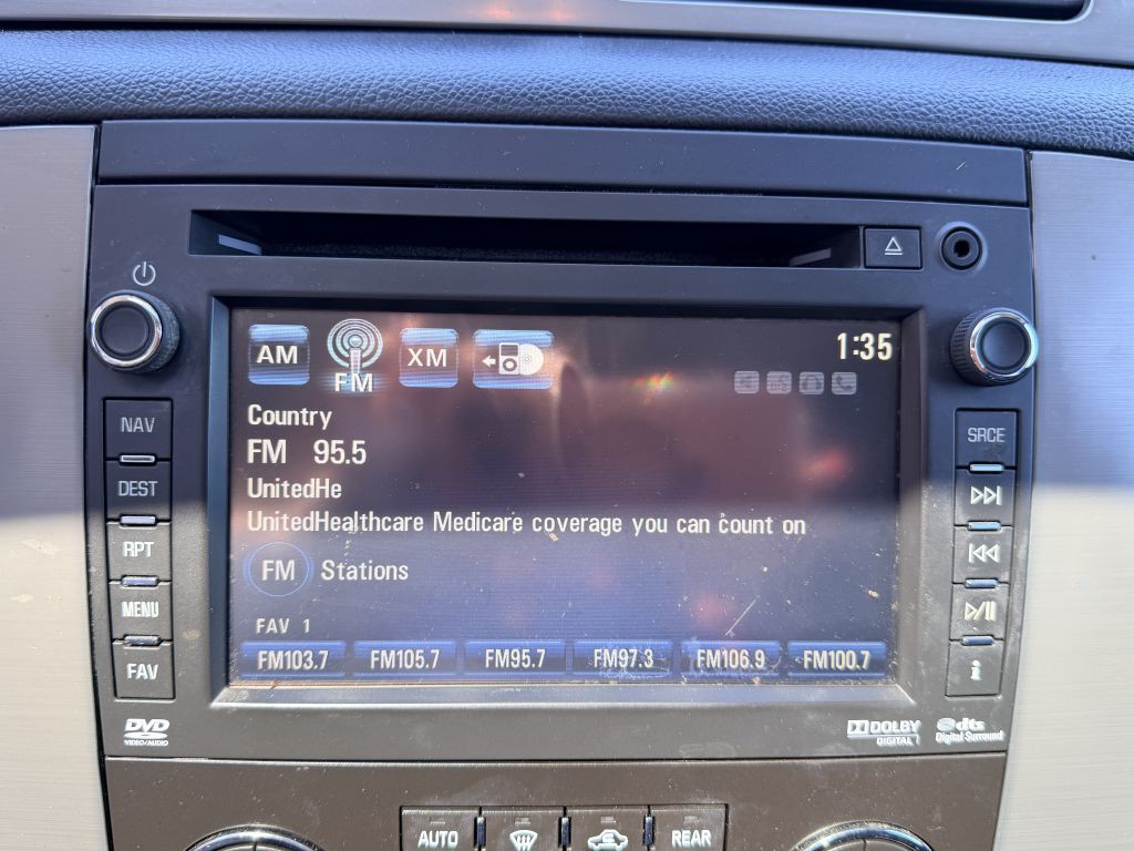 2013 Chevrolet Suburban Image 21