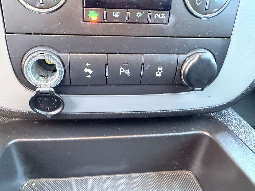 2013 Chevrolet Suburban Image 22