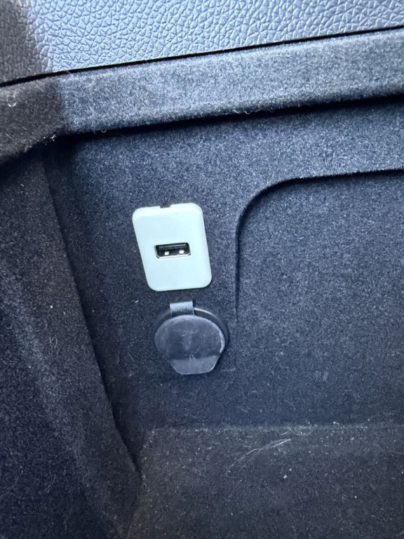 2013 Chevrolet Suburban Image 23