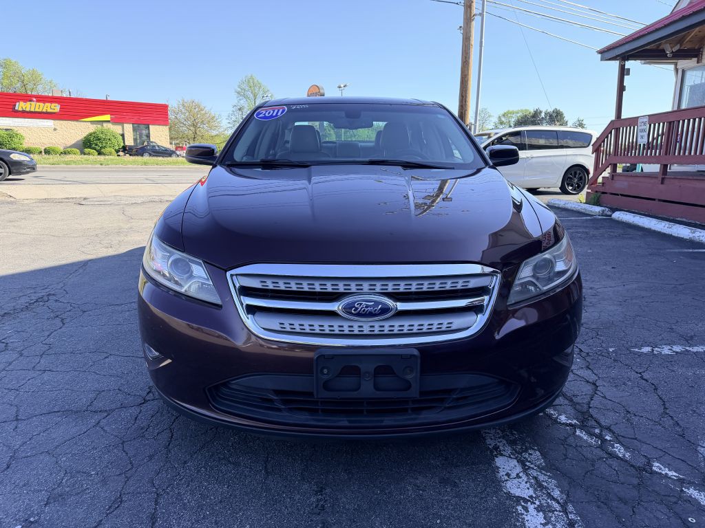 2011 Ford Taurus Image 2