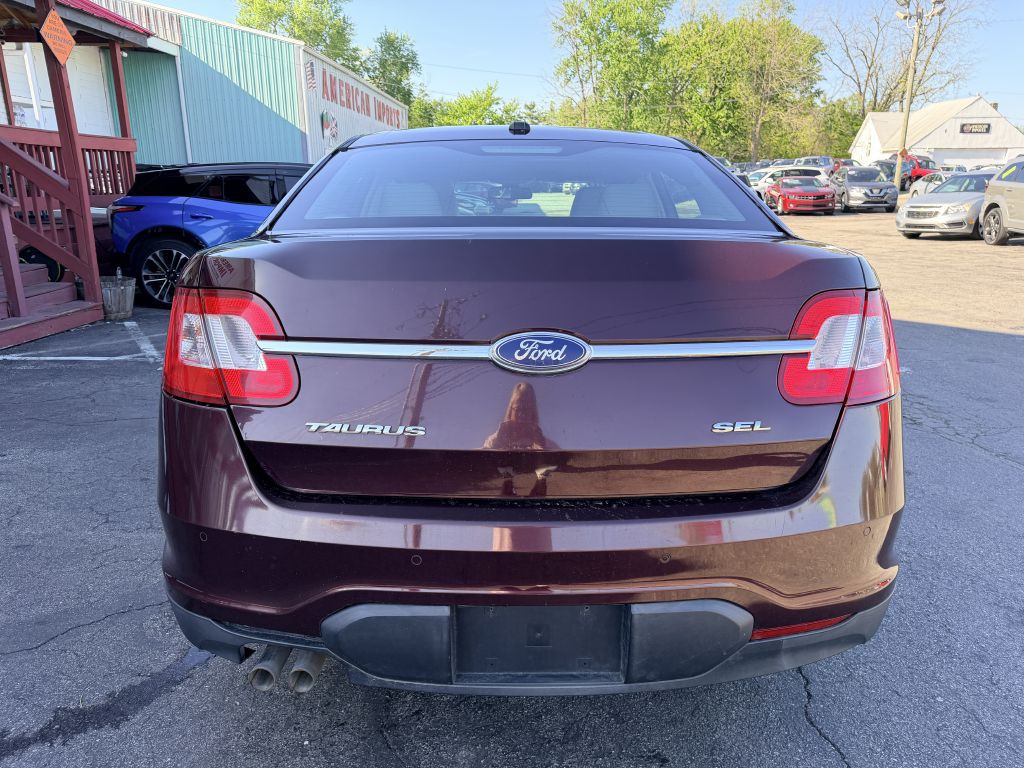 2011 Ford Taurus Image 4