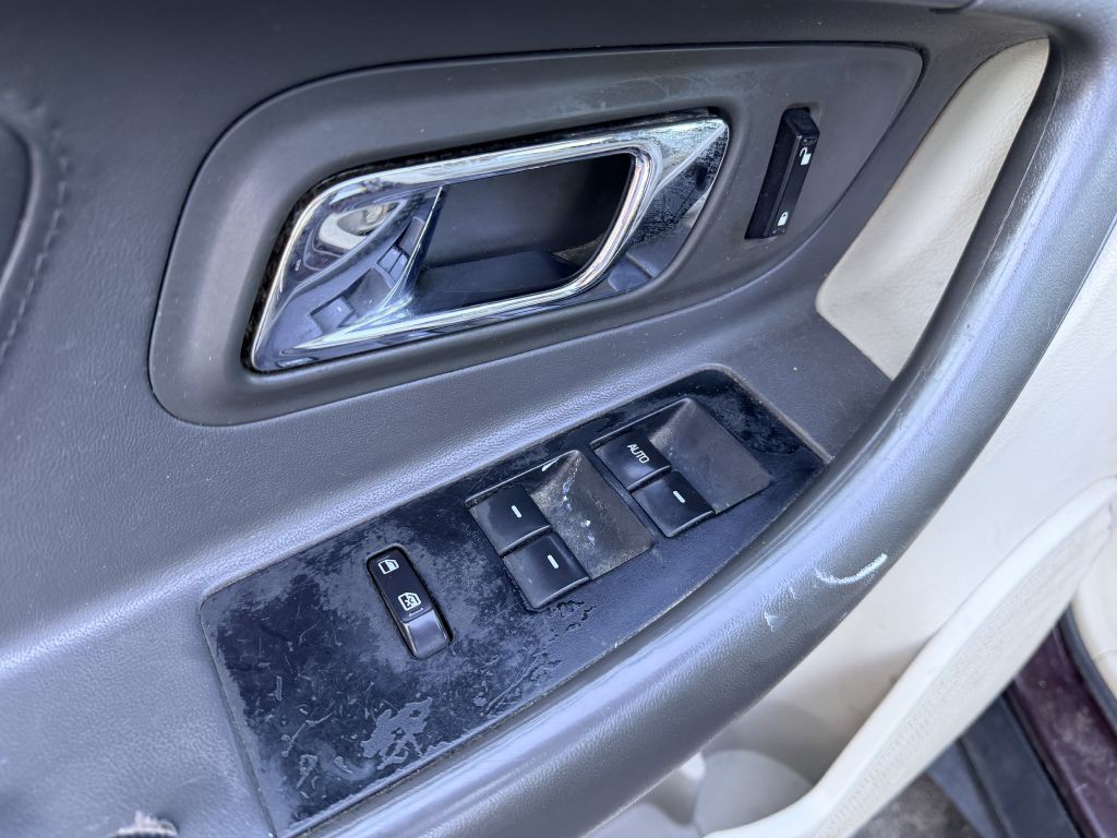 2011 Ford Taurus Image 8