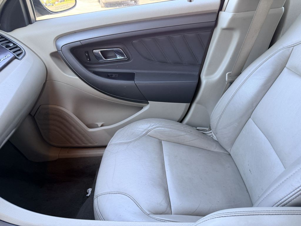 2011 Ford Taurus Image 12