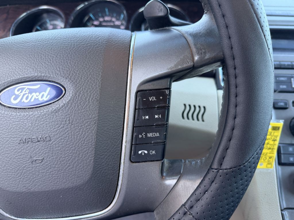 2011 Ford Taurus Image 15