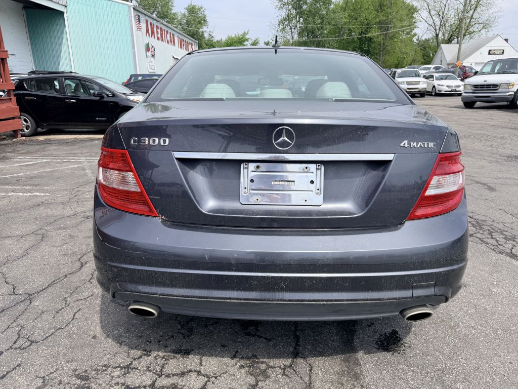 2011 Mercedes-Benz C-Class Image 4