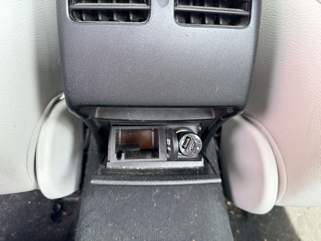 2011 Mercedes-Benz C-Class Image 6