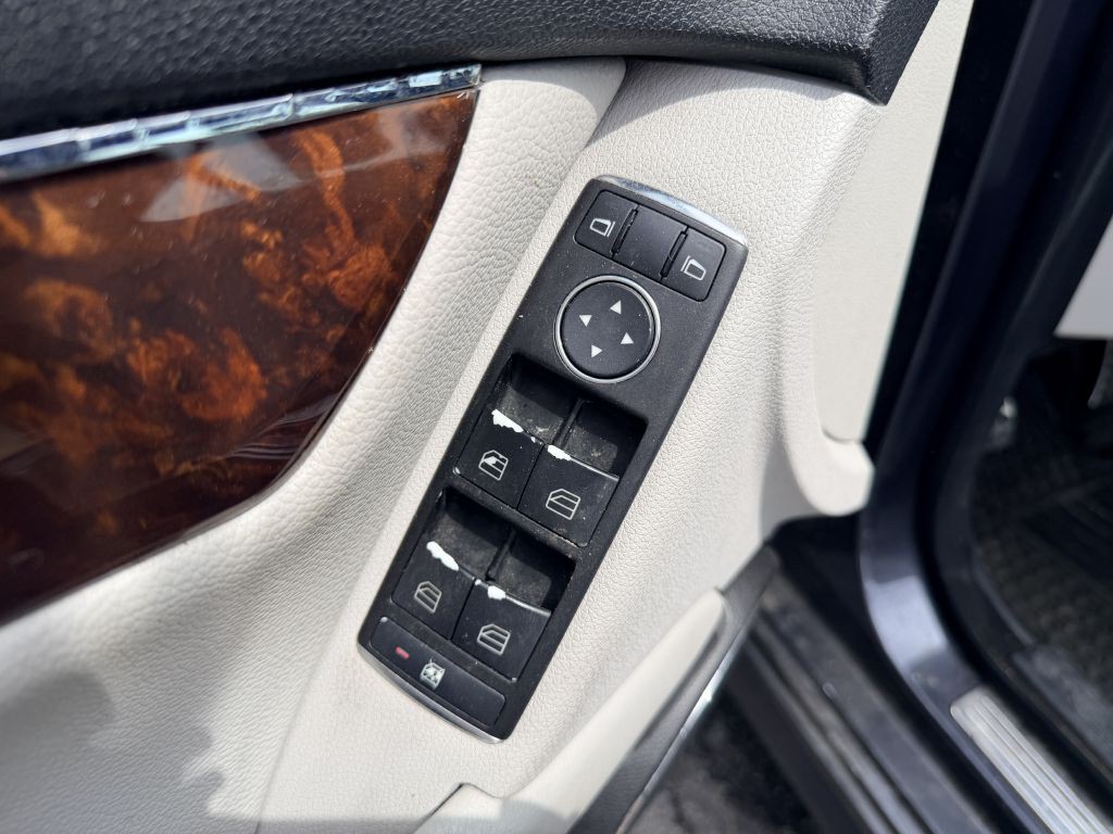 2011 Mercedes-Benz C-Class Image 9