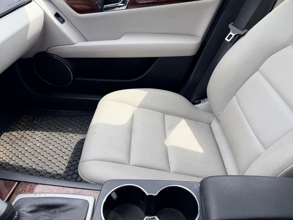 2011 Mercedes-Benz C-Class Image 14