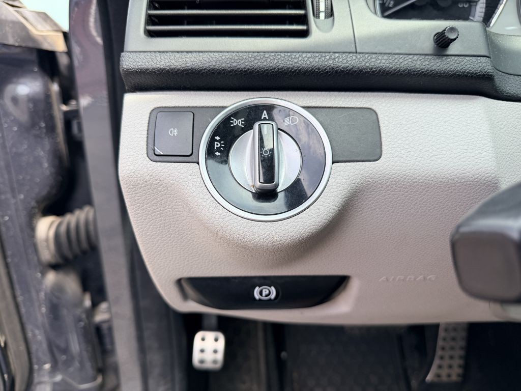 2011 Mercedes-Benz C-Class Image 15