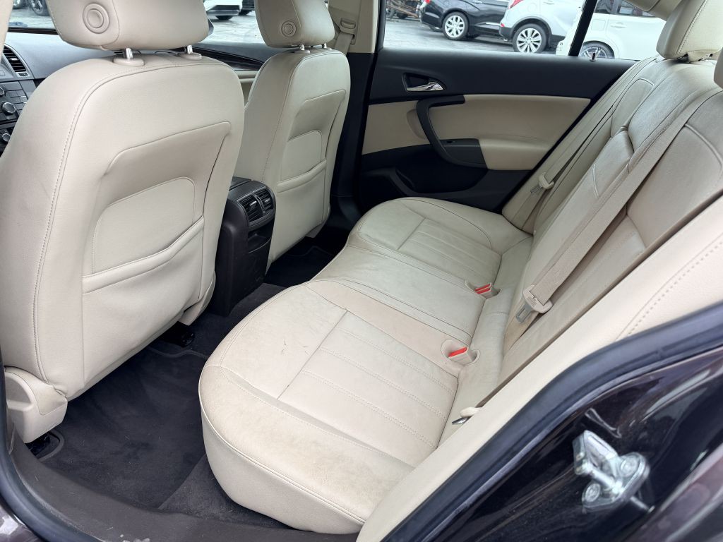 2011 Buick Regal Image 8