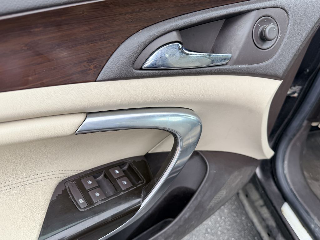 2011 Buick Regal Image 10
