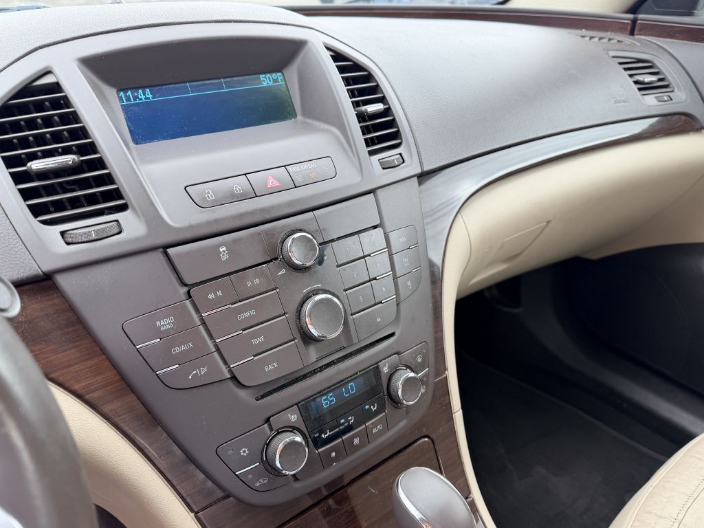 2011 Buick Regal Image 13