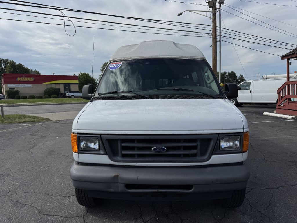 2007 Ford Econoline Image 2