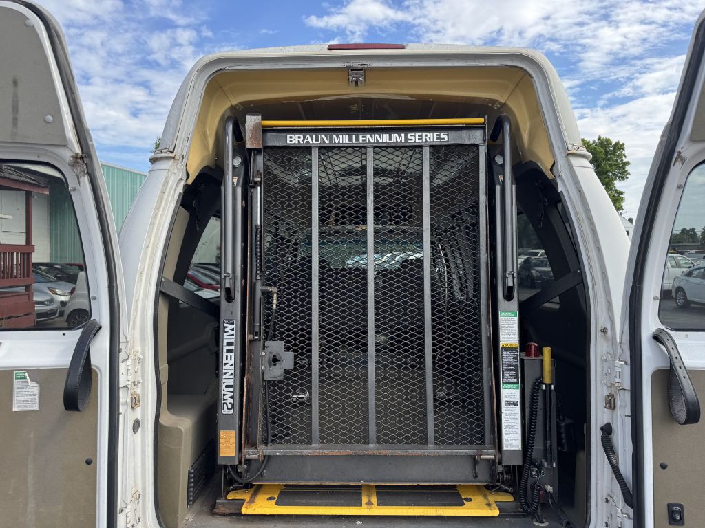 2007 Ford Econoline Image 5