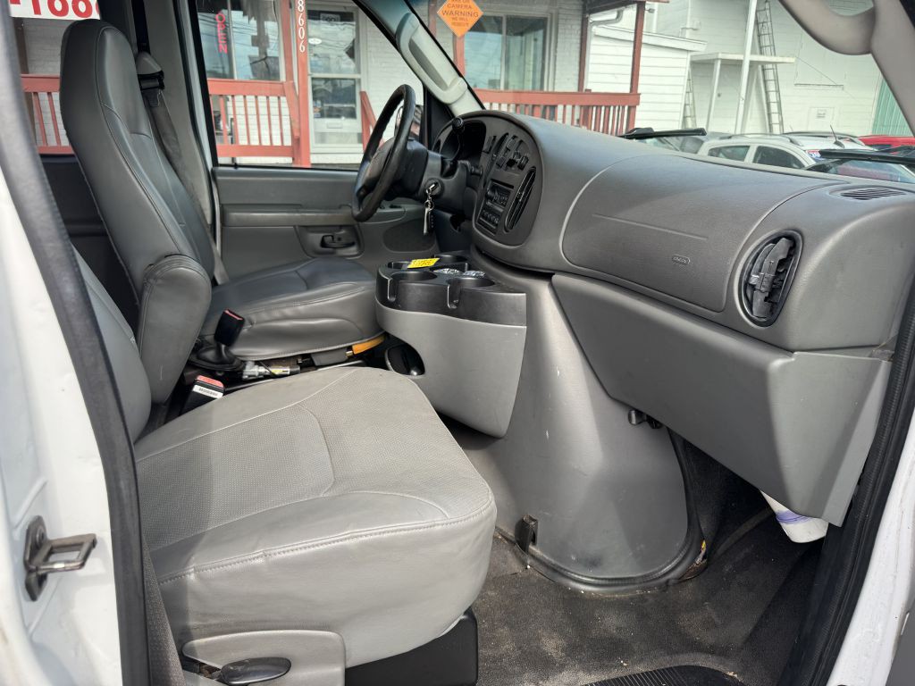 2007 Ford Econoline Image 11
