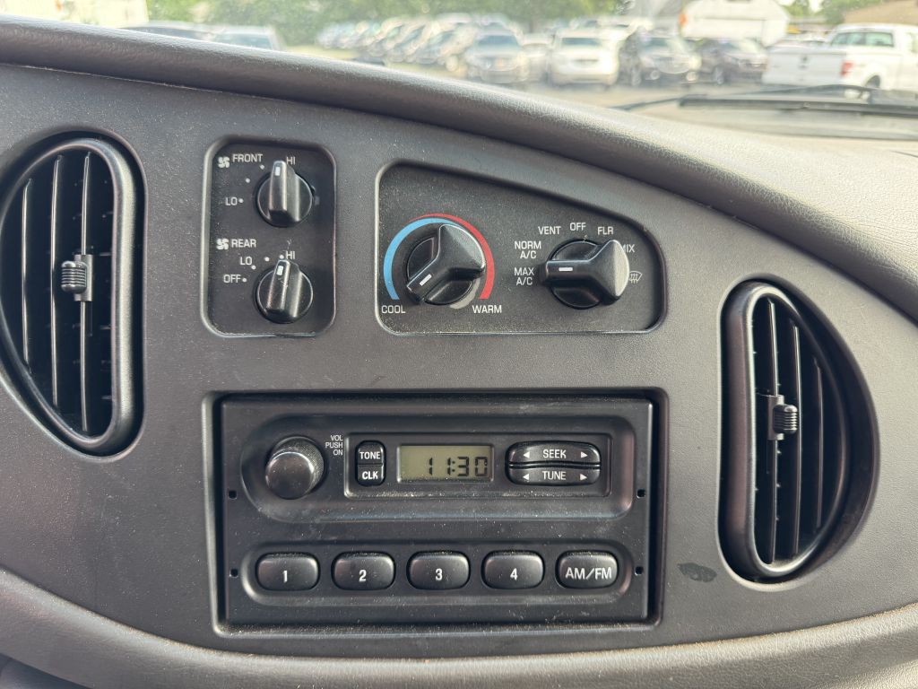 2007 Ford Econoline Image 18