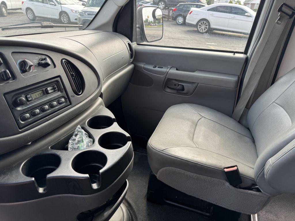 2007 Ford Econoline Image 19