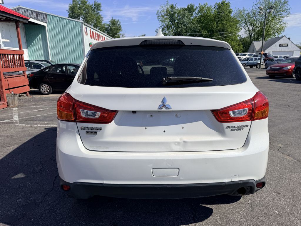 2017 Mitsubishi Outlander Image 4