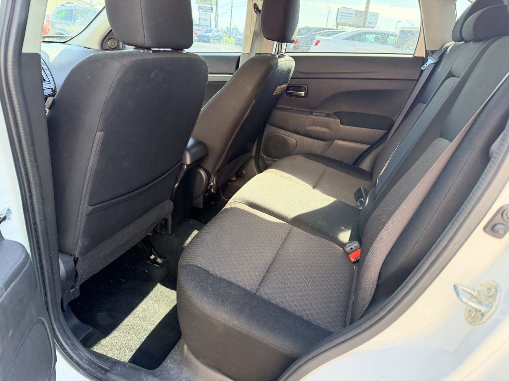 2017 Mitsubishi Outlander Image 6