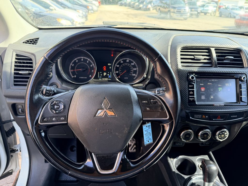 2017 Mitsubishi Outlander Image 10