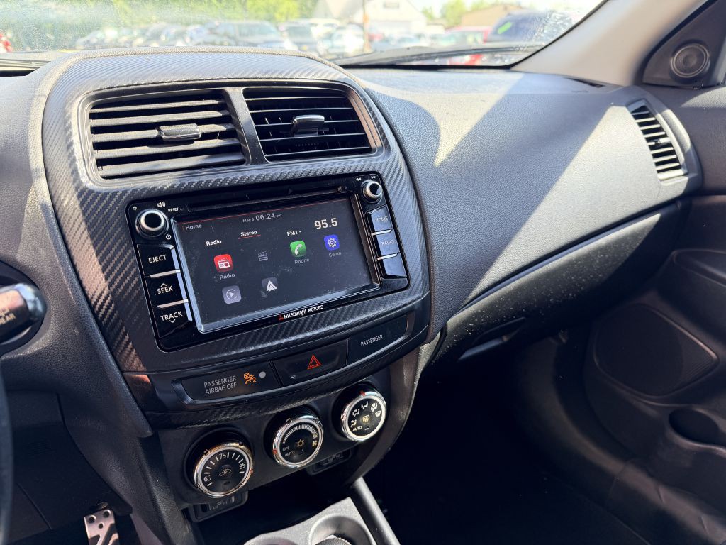 2017 Mitsubishi Outlander Image 11