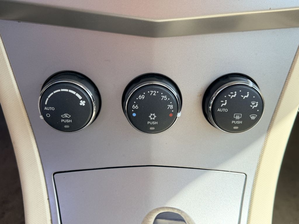 2009 Chrysler Sebring Image 12