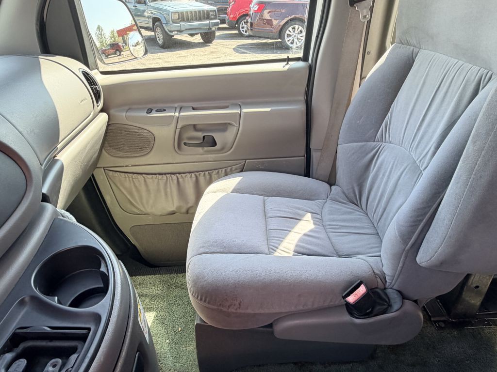 1999 Ford Econoline Image 9