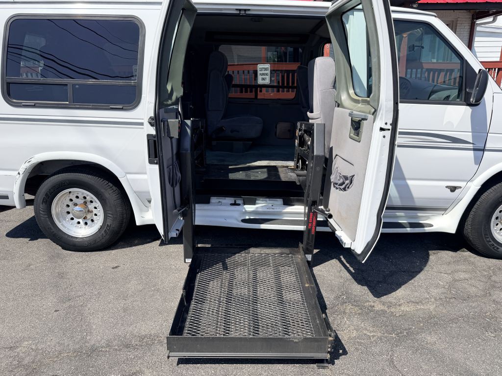 1999 Ford Econoline Image 16