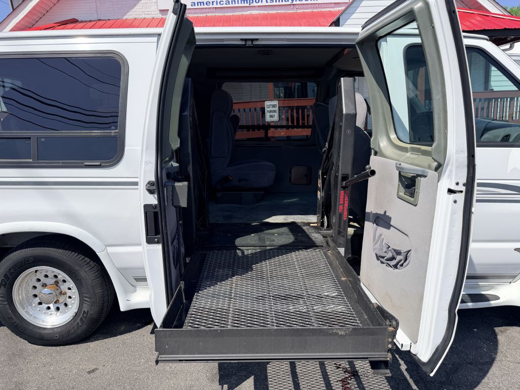 1999 Ford Econoline Image 17