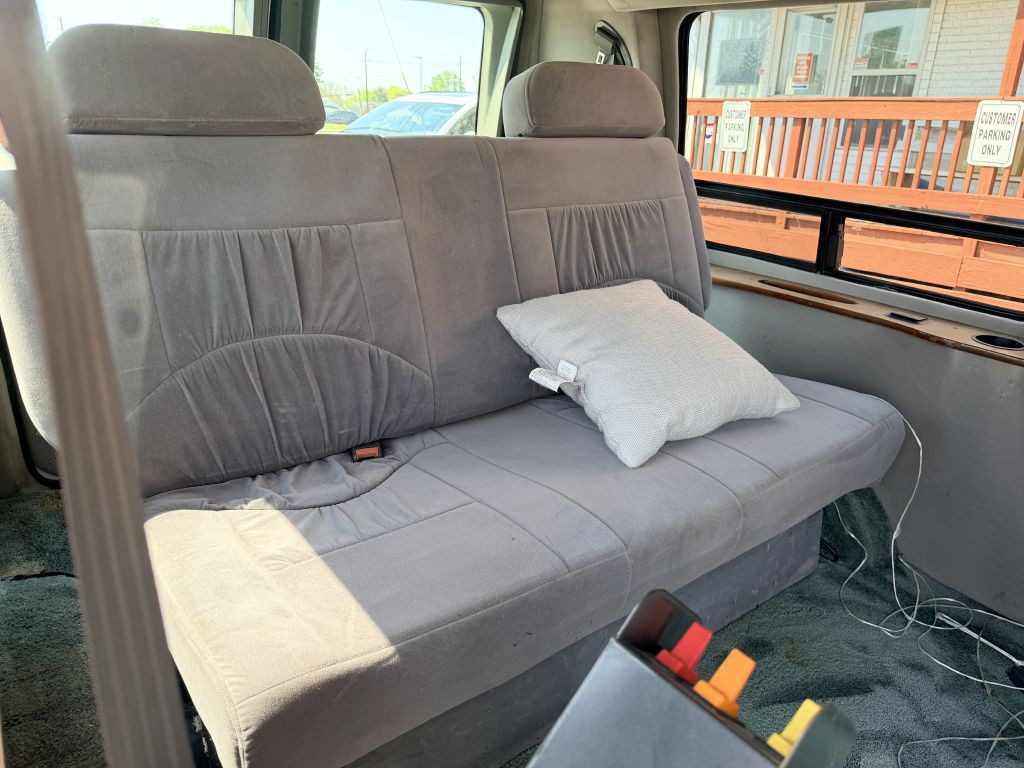 1999 Ford Econoline Image 18