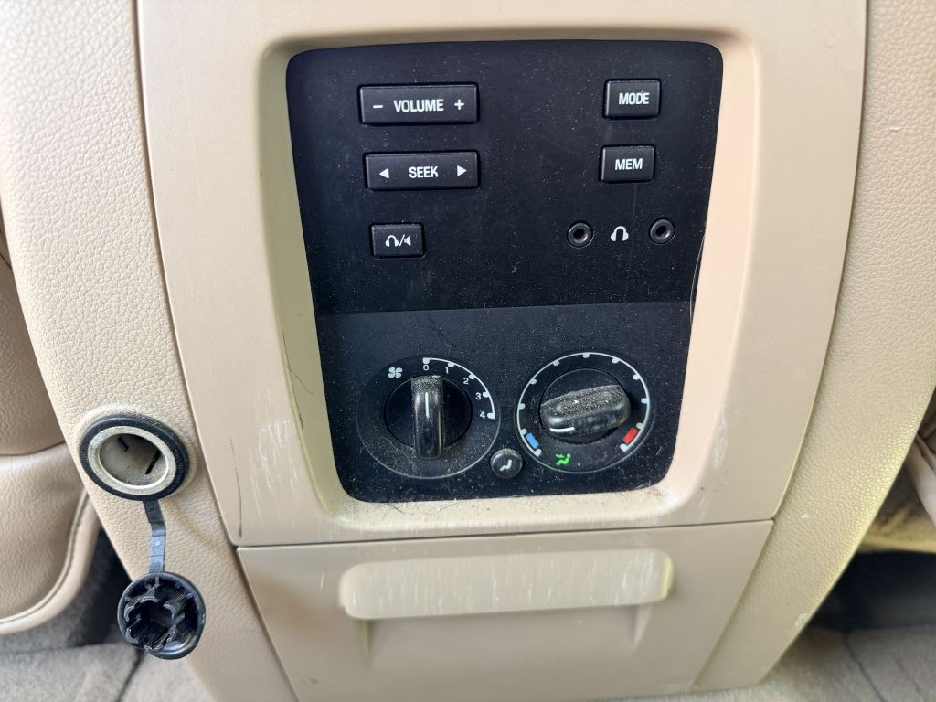 2004 Ford Expedition Image 7
