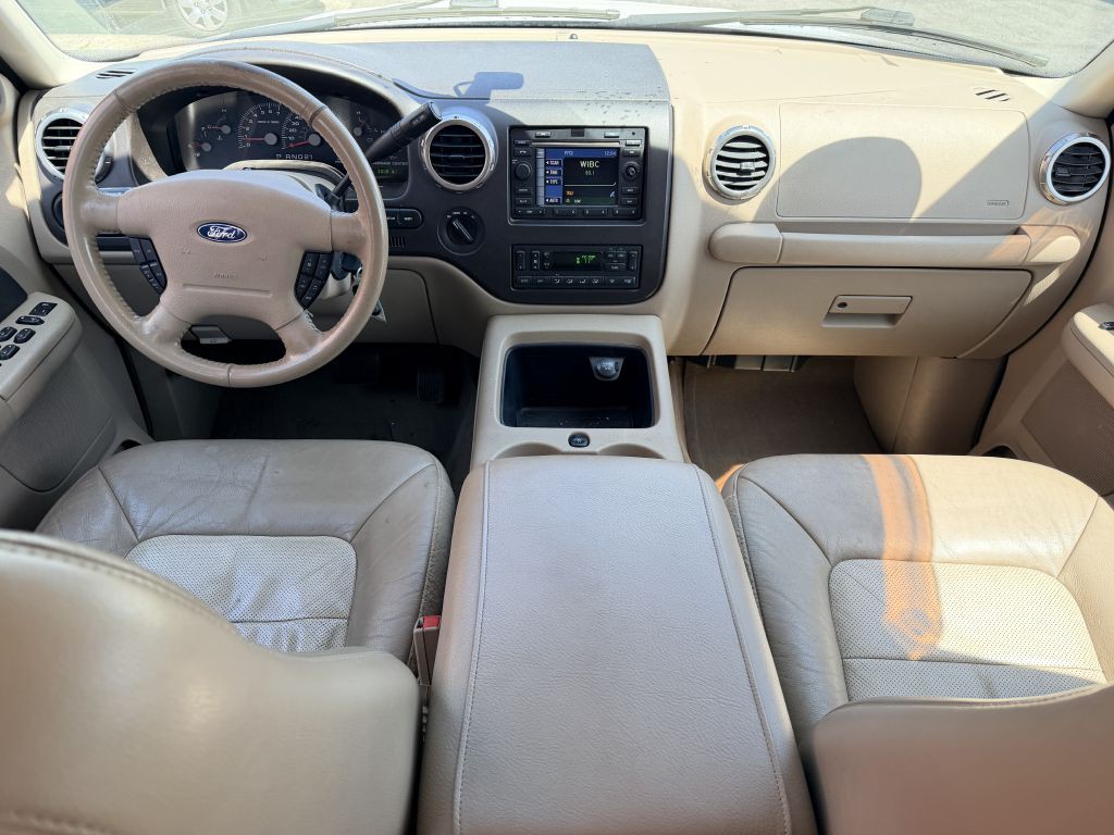 2004 Ford Expedition Image 9