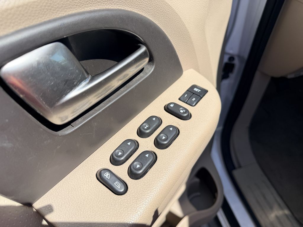 2004 Ford Expedition Image 10